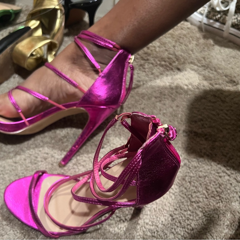 Metallic pink heel